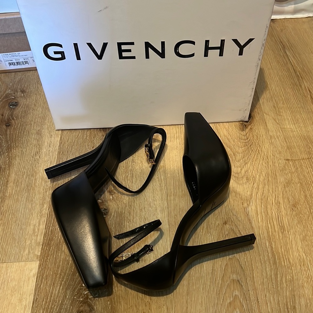 Givenchy 110 mm G Lock Platform Pump size 8.5 Black BRAND NEW